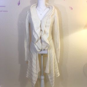 Tempo Paris knitted Cardigan sweater.